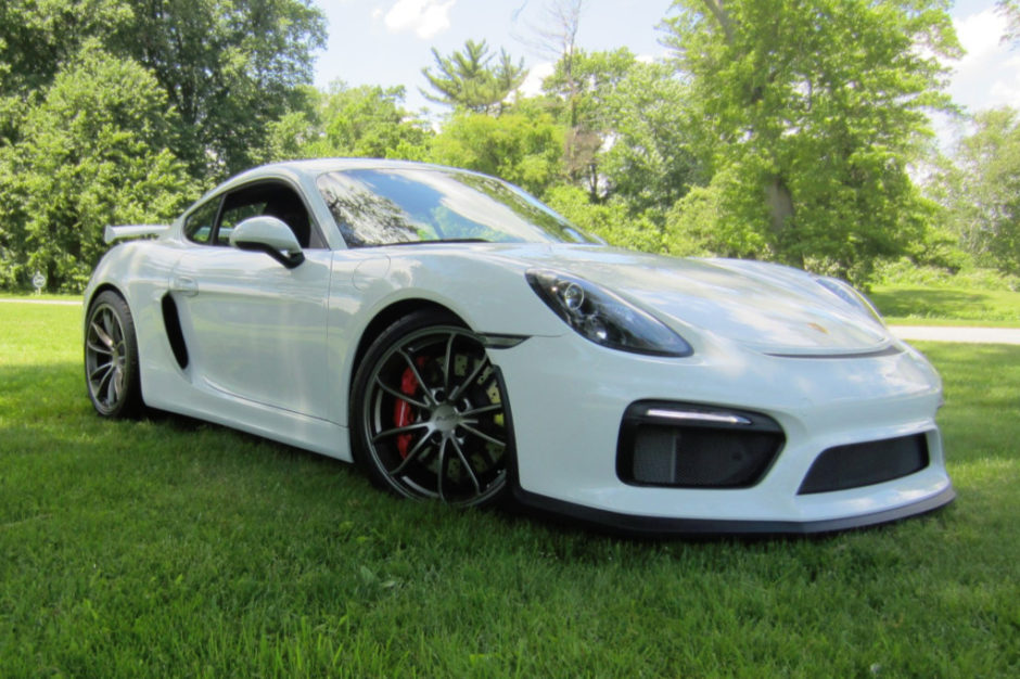 2600-Mile 2016 Porsche Cayman GT4