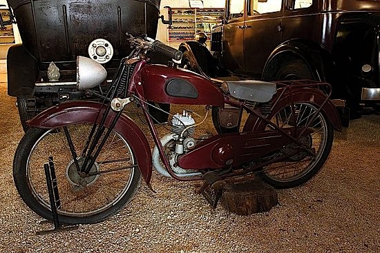 hirondelle Motocyclette type r 1947 MOTeur : V 912 monocylindre 2 te