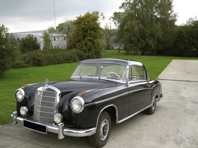 1957 MERCEDES BENZ 220 S COUPE