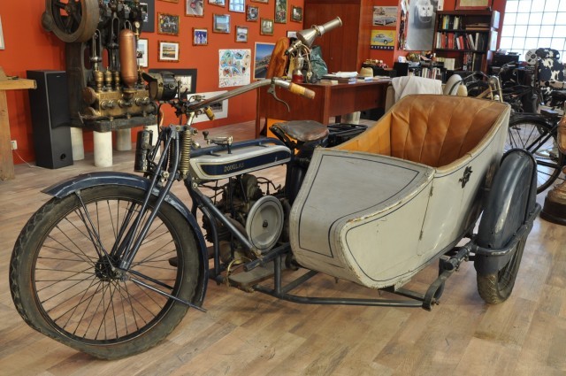 1924 DOUGLAS 600cc SIDE-CAR NO RESERVE