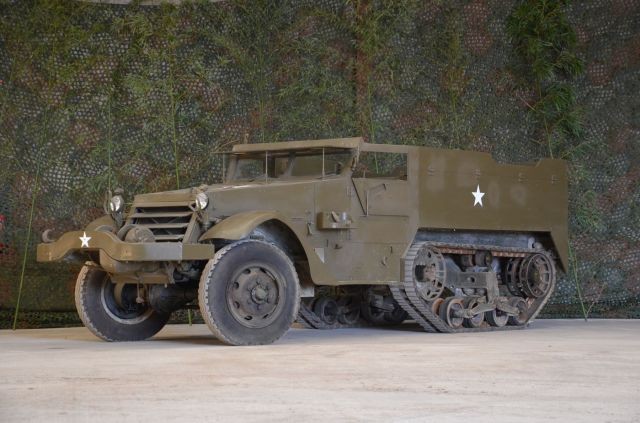 1943 WHITE HALF-TRACK M16