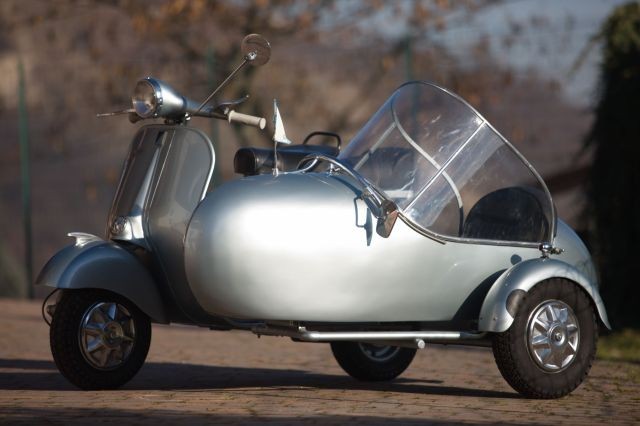 1957 Vespa 150 avec side-car