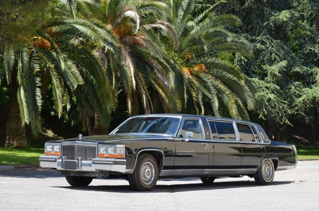1988 Cadillac Brougham Limousine 6 portes