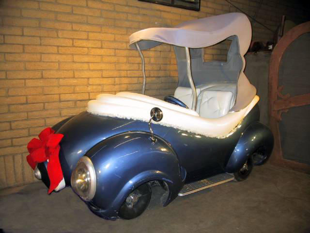 A Who Car   How the Grinch Stole Christmas  Universal, 2000.