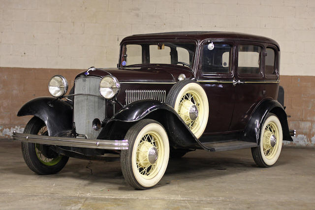 1932 Ford Model 18 Deluxe Fordor Sedan