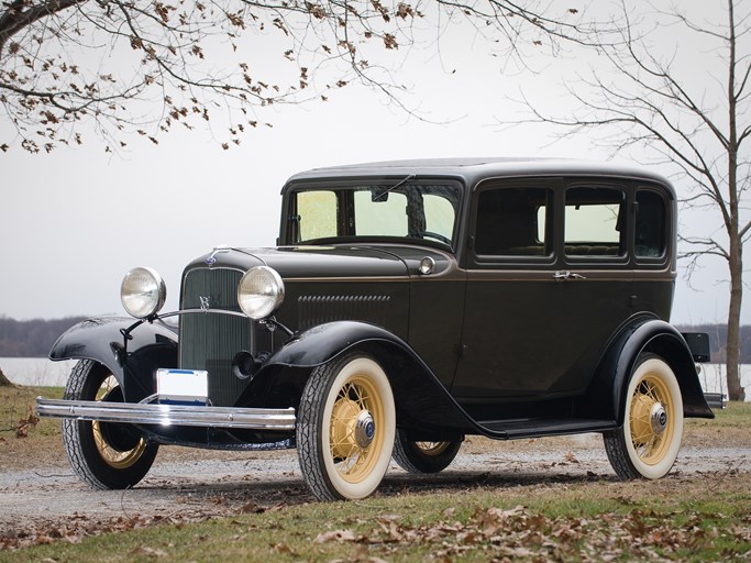 1932 Ford Model 18 Fordor Sedan