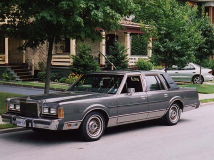 1989 Lincoln Signature Series 4D