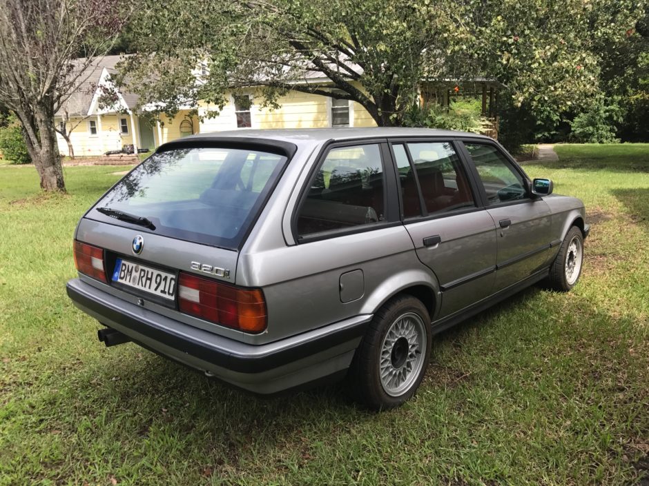 S52-Powered 1989 BMW 320i Touring 5-Speed