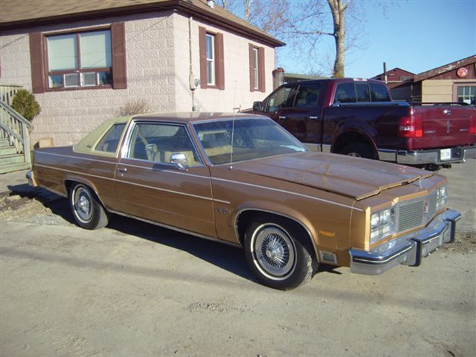 1977 Oldsmobile 98 Regency 2D