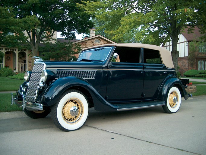 1935 Ford Deluxe Convertible Sedan