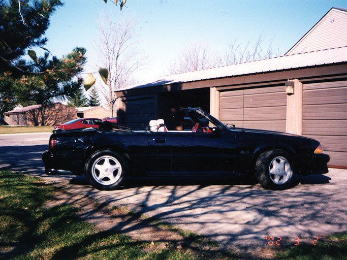 1993 Ford Mustang GT 2D