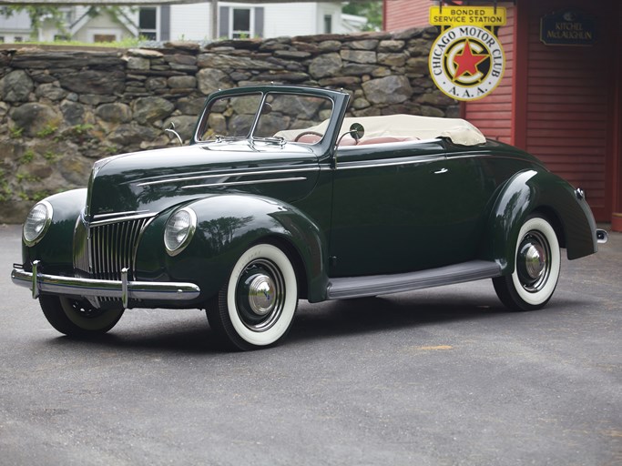1939 Ford DeLuxe Convertible