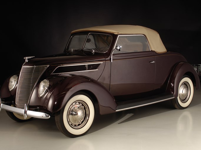 1937 Ford Deluxe Cabriolet