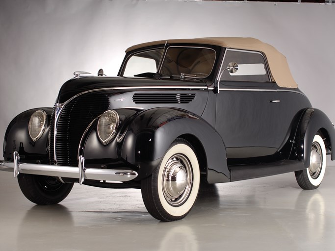 1938 Ford Deluxe Club Cabriolet