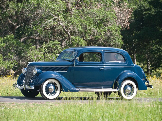 1936 Ford DeLuxe Trunk-Back Tudor Sedan