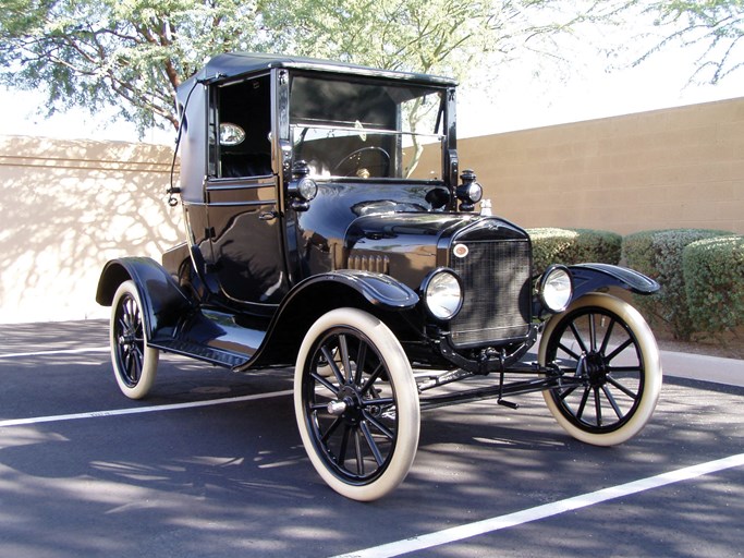 1917 Ford Model T Couplet