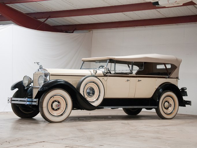 1929 Packard Deluxe Eight 7-Passenger Touring