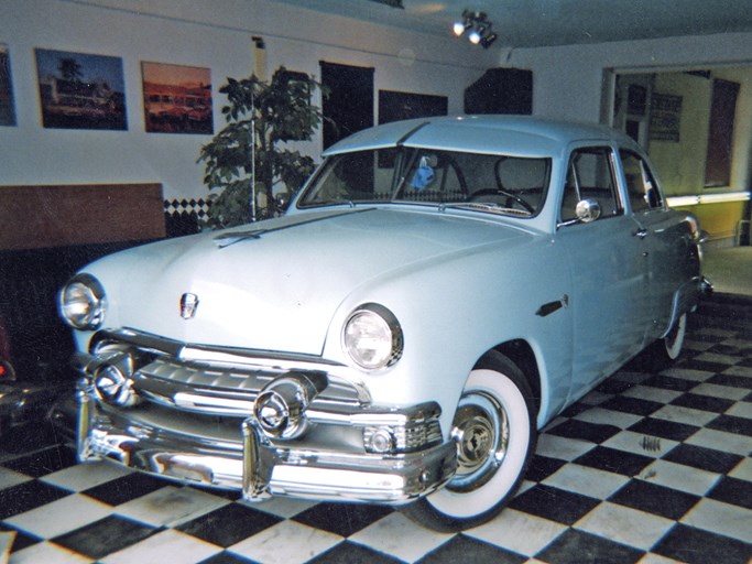 1951 Ford Custom Deluxe 2D