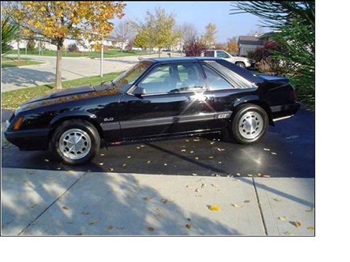 1985 Ford Mustang GT 2D