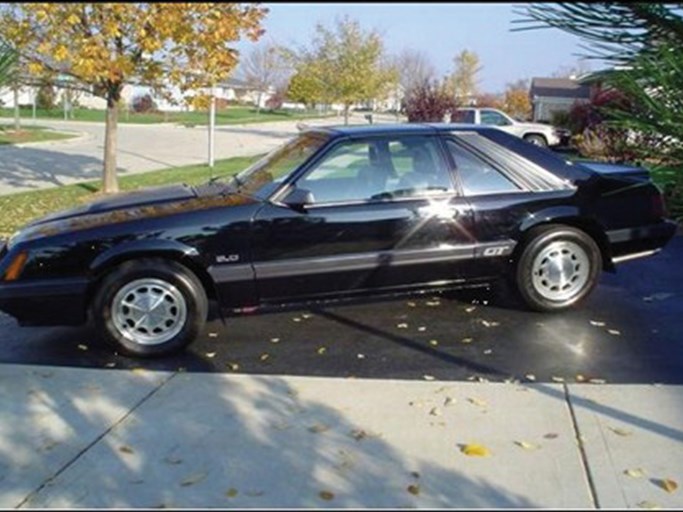 1985 Ford Mustang GT 2D