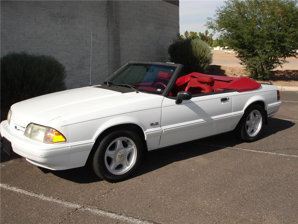 1992 FORD MUSTANG CONVERTIBLE