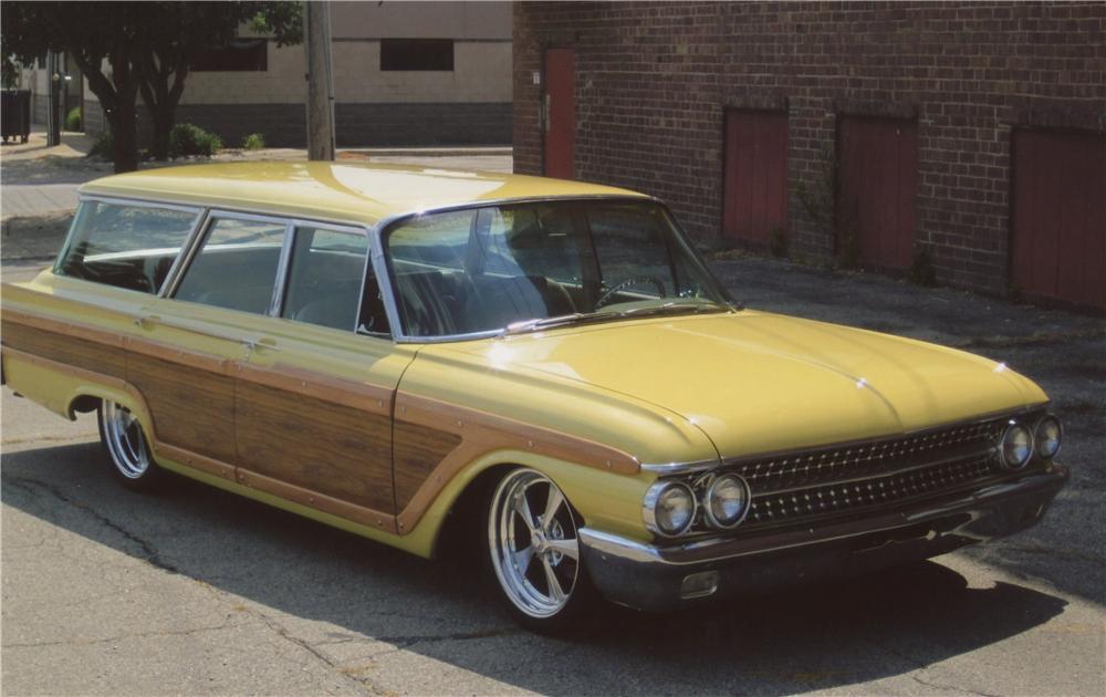 1961 FORD COUNTRY SQUIRE CUSTOM WAGON