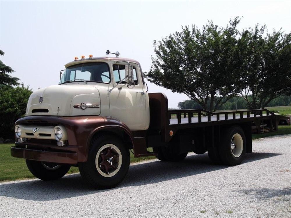 1956 FORD C800 FLATBED TOW TRUCK