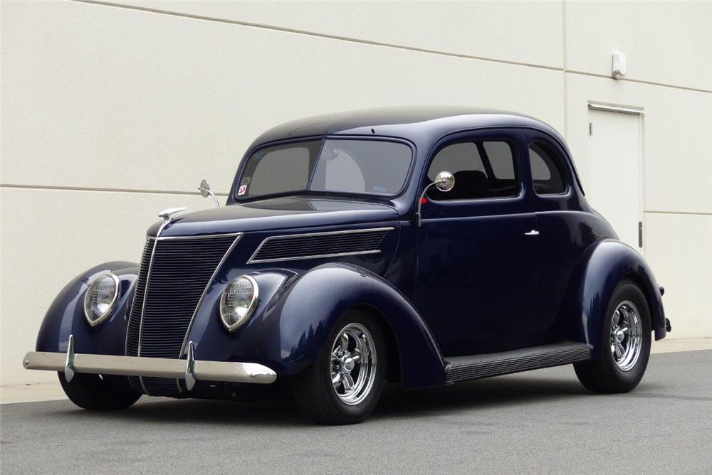 1937 FORD CLUB CUSTOM 2 DOOR COUPE