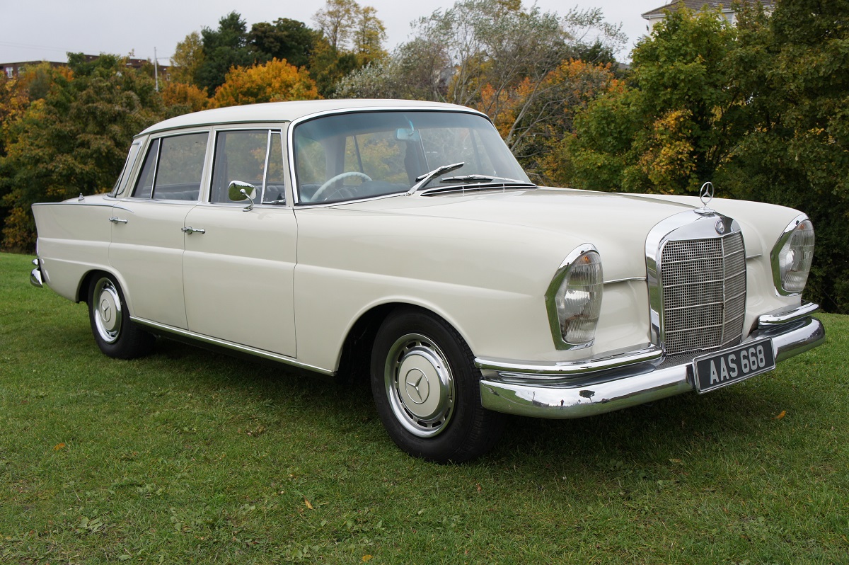 Mercedes 220 “Heckflosse” 1963