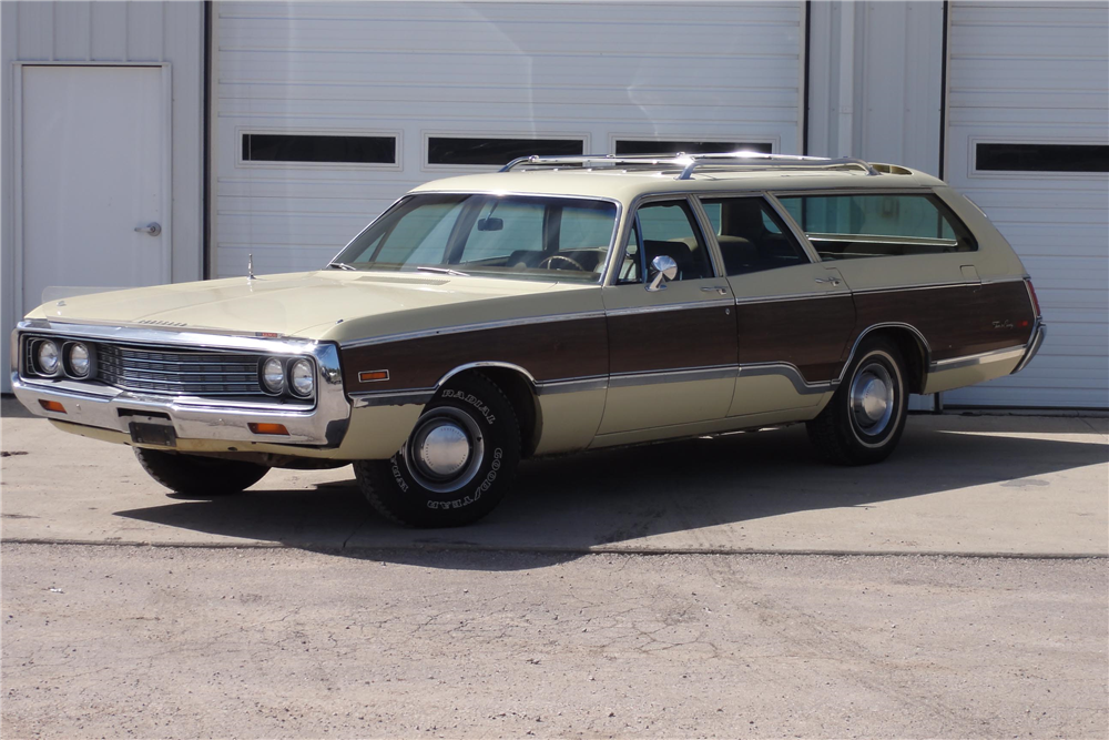 1970 CHRYSLER TOWN & COUNTRY 