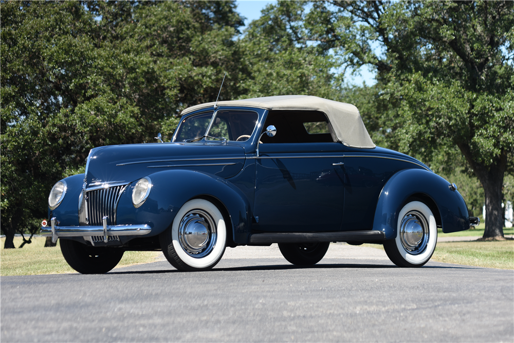 1939 FORD DELUXE CABRIOLET