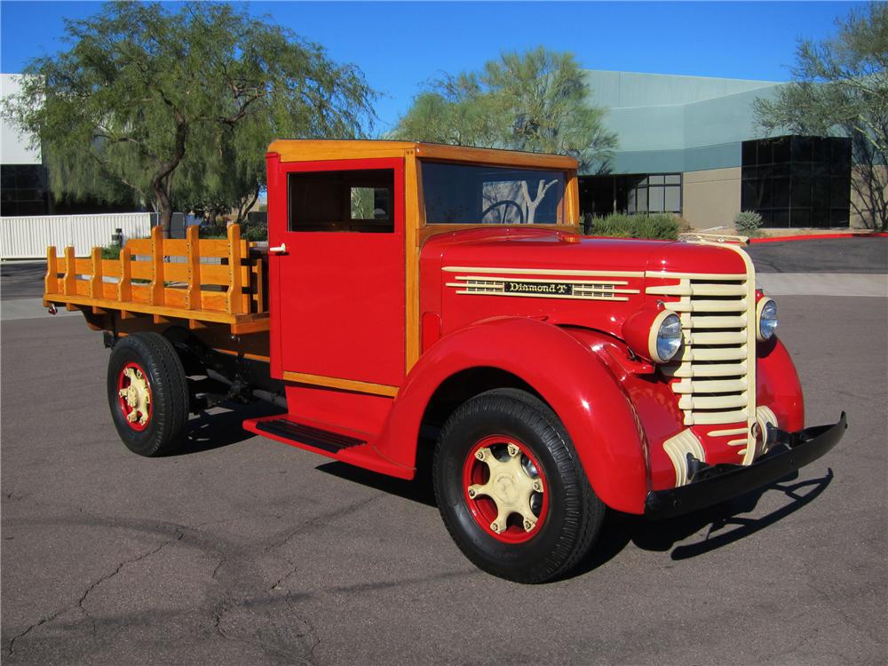 1942 DIAMOND T 201 S 1 TON STAKE BED TRUCK