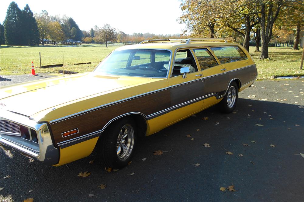 1971 CHRYSLER TOWN & COUNTRY STATION WAGON