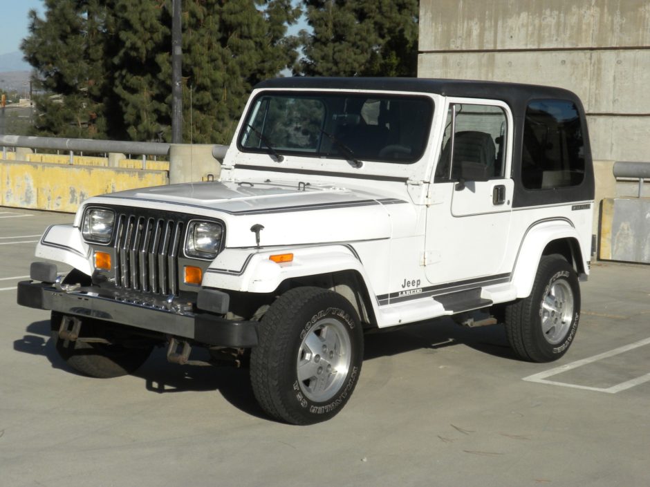 No Reserve: 1990 Jeep Wrangler Laredo