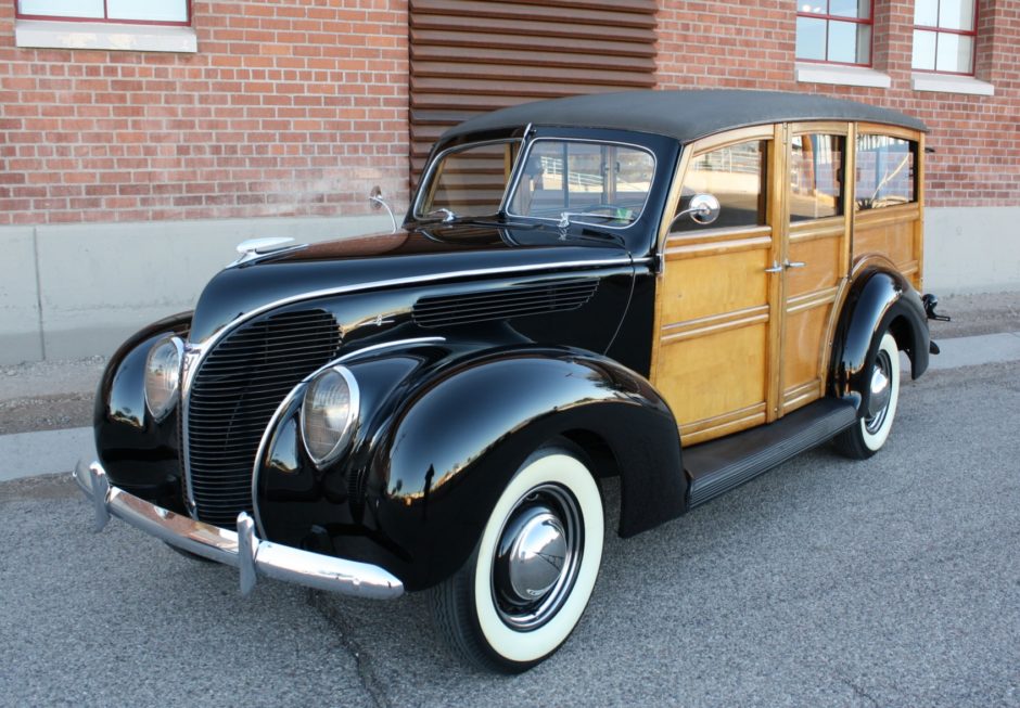 1938 Ford Deluxe Woodie Wagon