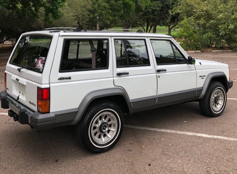 No Reserve: 1990 Jeep Cherokee Laredo 4X4