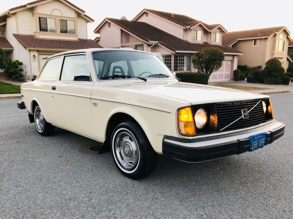 No Reserve: 1976 Volvo 242 DL