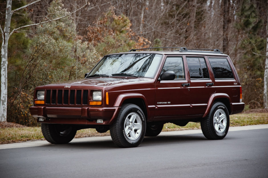No Reserve: 2001 Jeep Cherokee Classic